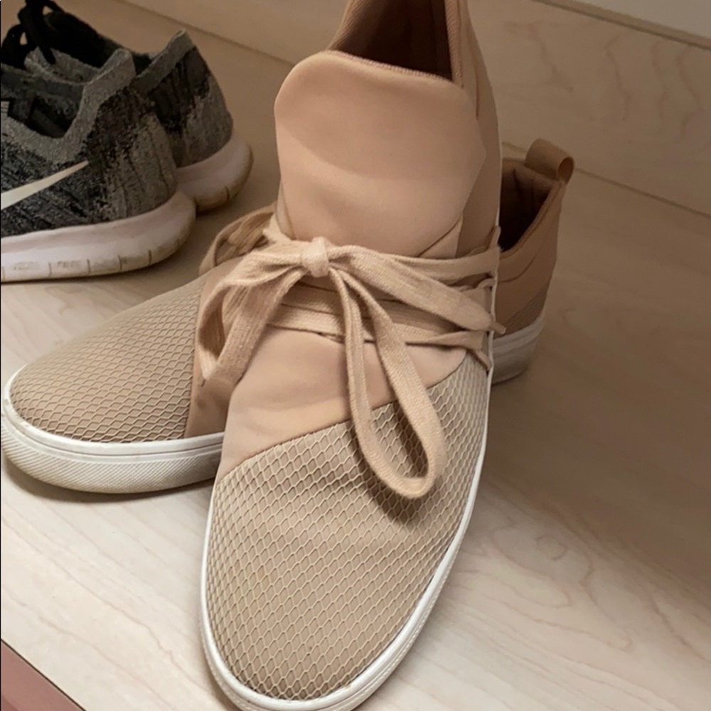 Steve Madden like new sneakers